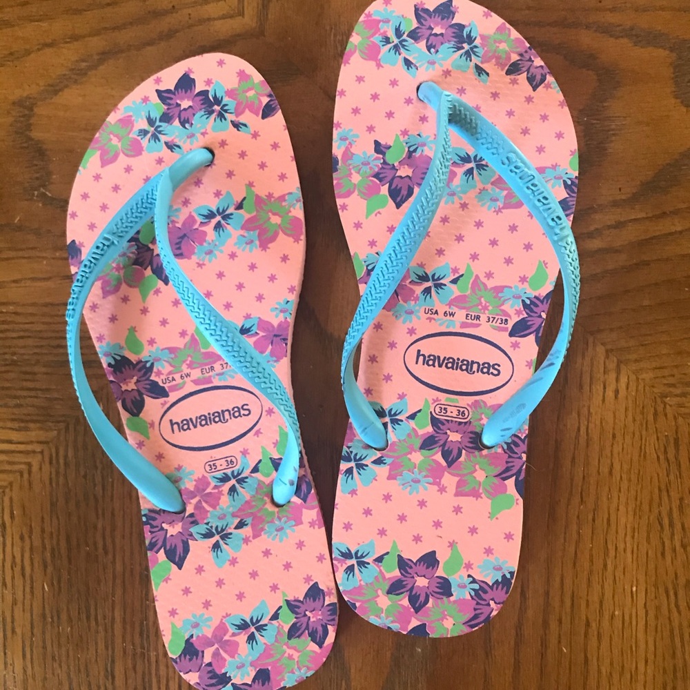 NWOT - havaianas flip flops